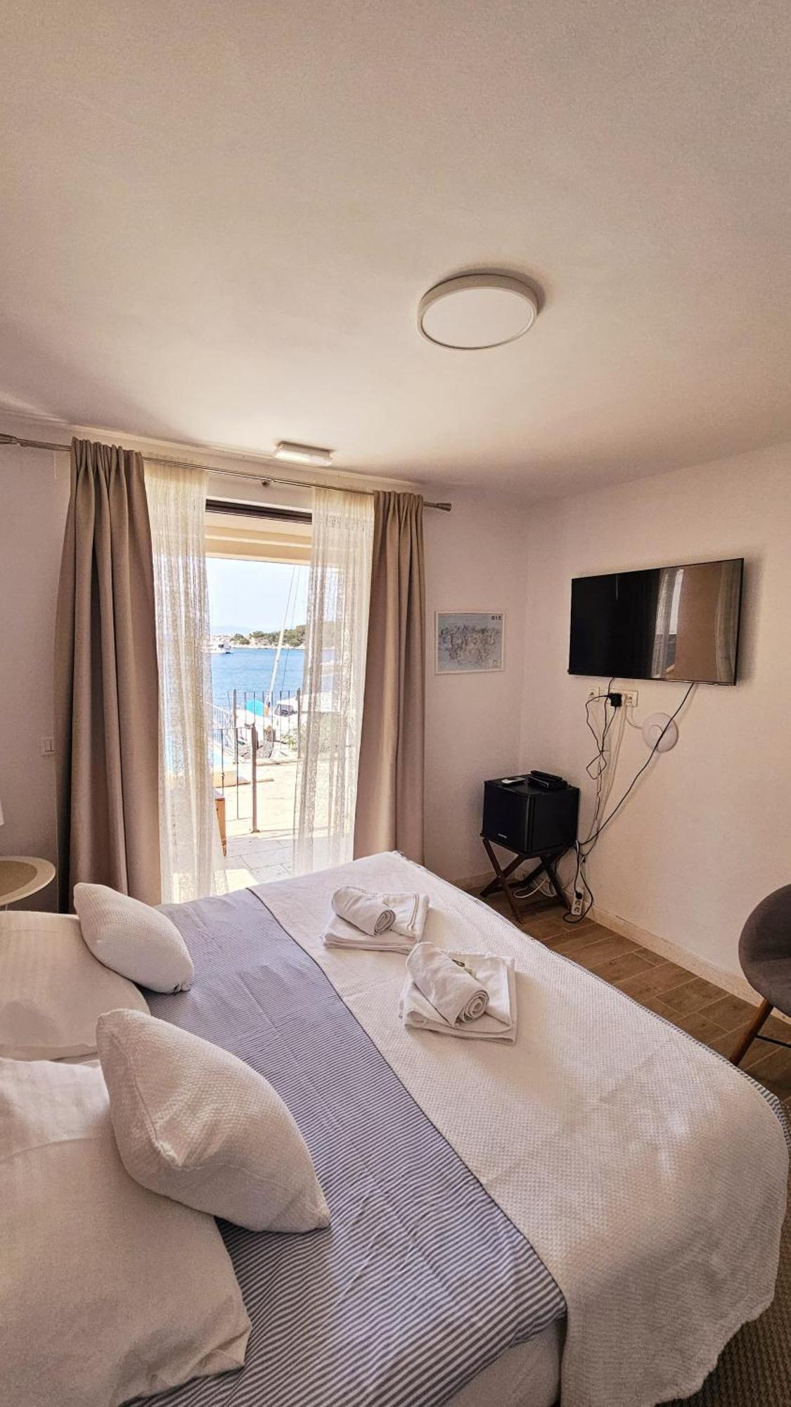 Guesthouse Augusta Insula Lastovo Eksteriør bilde