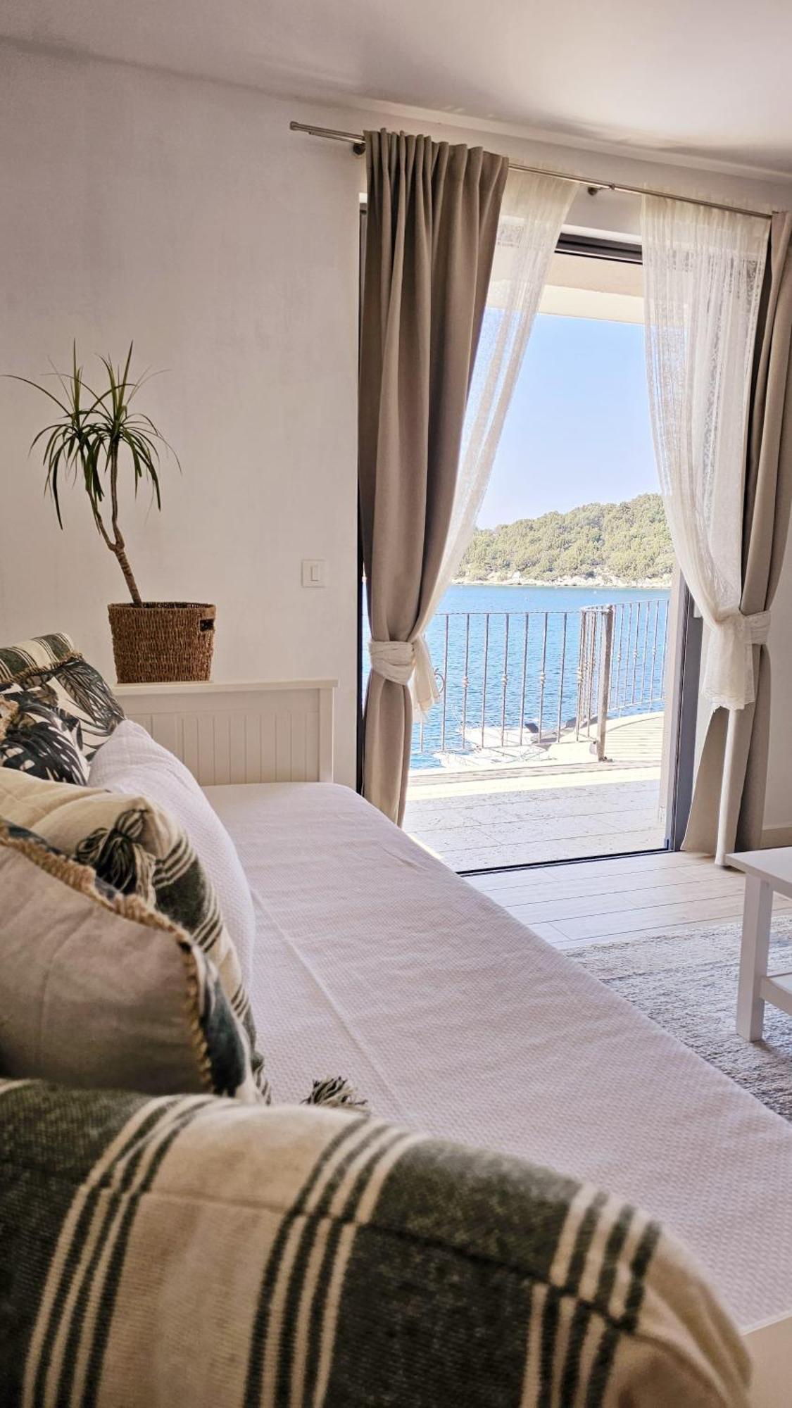 Guesthouse Augusta Insula Lastovo Eksteriør bilde