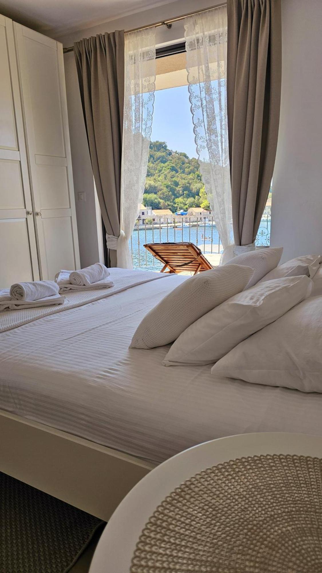 Guesthouse Augusta Insula Lastovo Eksteriør bilde
